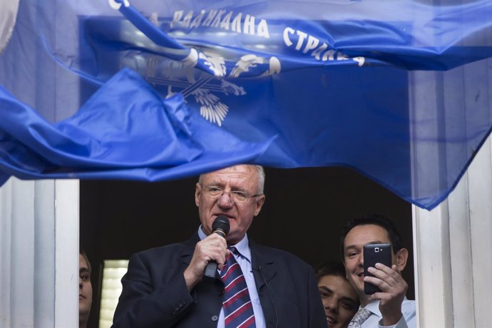 El ex líder nacionalista serbio Seselj en su regreso a Belgrado
