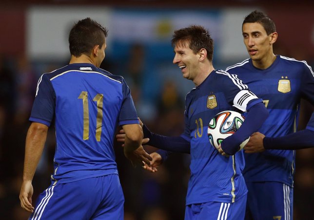 Messi tira de Argentina ante Croacia