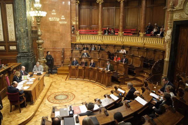 Pleno del Ayuntamiento de Barcelona sobre desahucios 