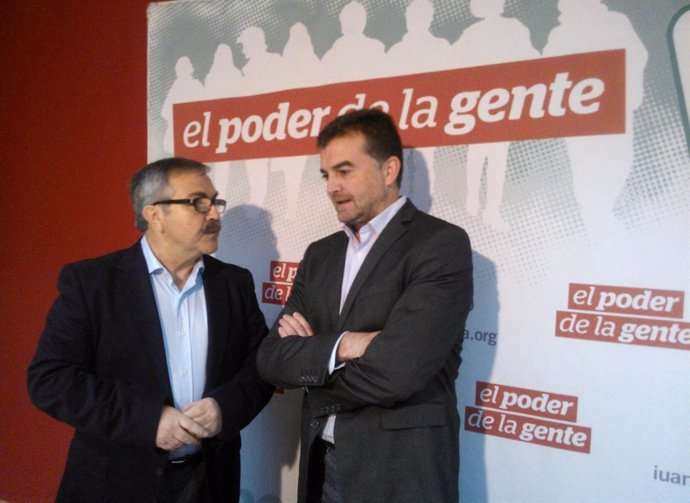 Antonio Maíllo (d), junto a Luis Segura, antes de la rueda de prensa.