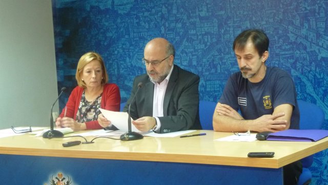 Ana Saavedra, Rafael Perezagua y el sargento de Bomberos Jesús Álvarez