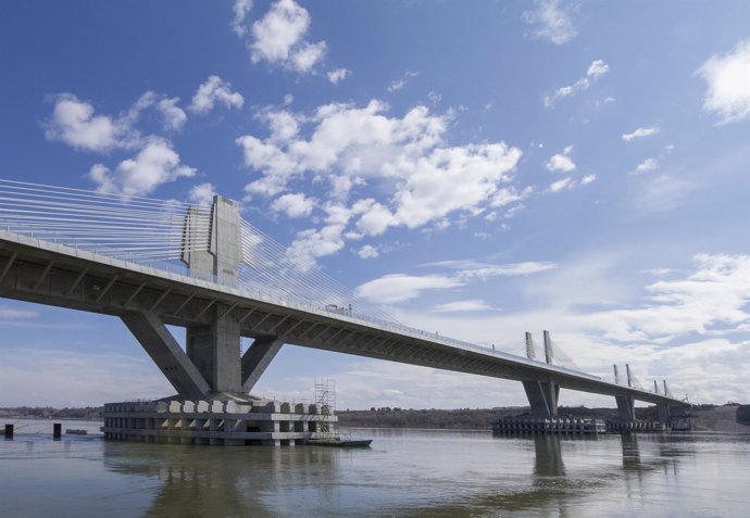 Puente sobre el Danubio