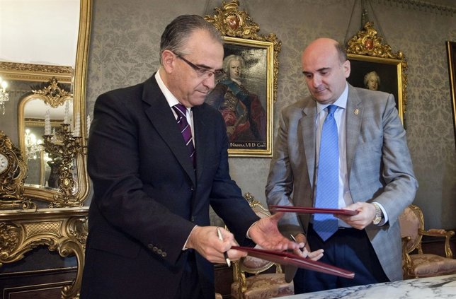 Maya y Morrás en la firma del convenio de colaboración