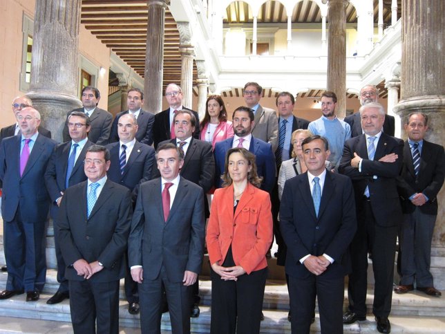 Los presidentes, diputados y técnicos que han asistido a reunión del Consorcio