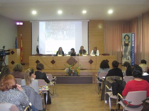 Jornadas sobre violencia de género en la Casa de la Mujer de Cáceres