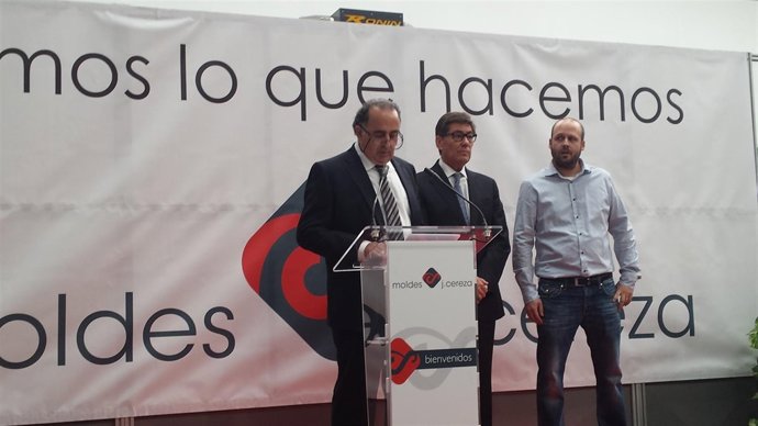 Aliaga visita ampliación de las instalaciones Moldes J. Cereza.