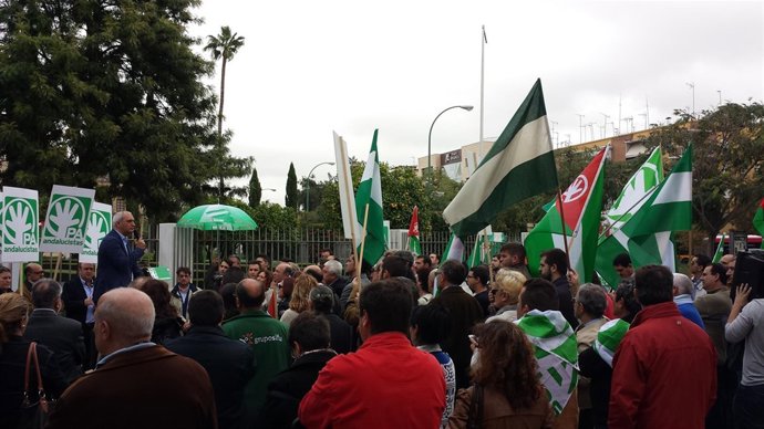 Concentración del PA a las puertas del Parlamento