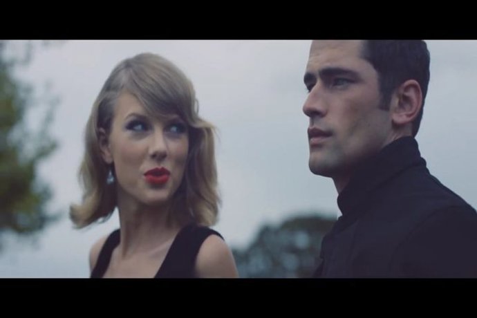 Una 'celosa' Taylor Swift en "Blank Space"