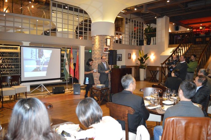 Encuentro de la Junta y 70 operadoes, agencias y líneas áreas de China.