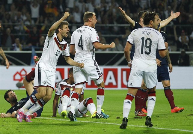 Müller saca del apuro a Alemania frente a Escocia