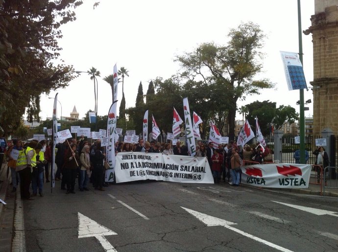 Trabajadores de CSIF-A se manifiestan en Sevilla