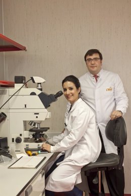 David Olmos y Elena Castro, investigadores del CNIO