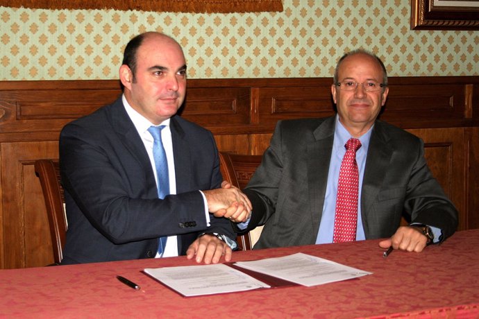 El alcalde de Alcañiz ha firmado este jueves varios convenios