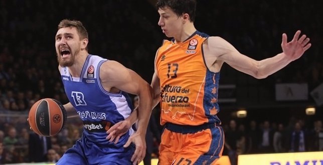 Neptunas Klaipeda gana a Valencia Basket