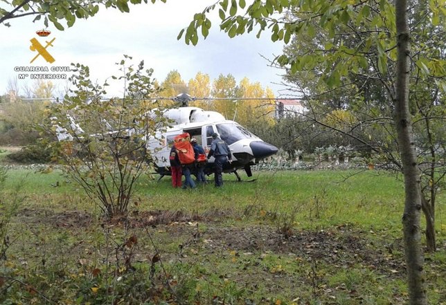 Traslado mujer desaparecida al San Pedro en helicoptero