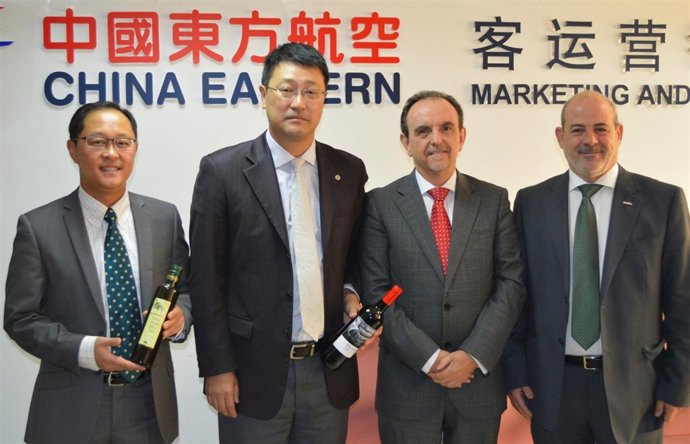 Reunión entre el consejero de Turismo y la aerolínea China Eastern