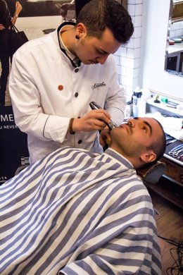 Pep Orteha (Estudiantes) apoya Movember con su bigote