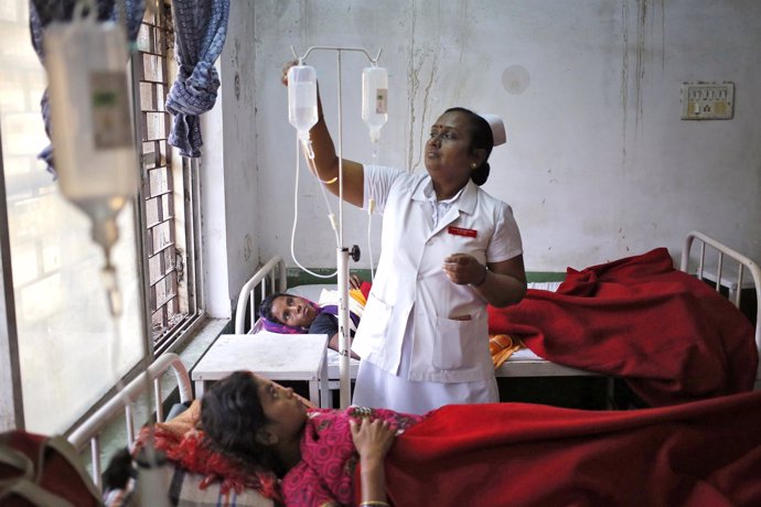 Mujeres sometidas a esterilización en India en el hospital