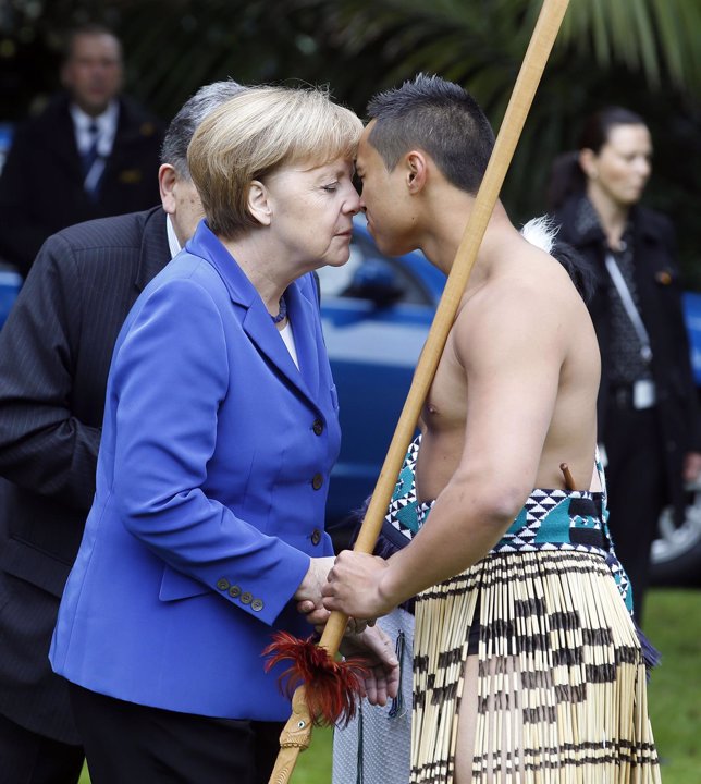  Angela Merkel Utiliza El Tradicional Saludo Maori 