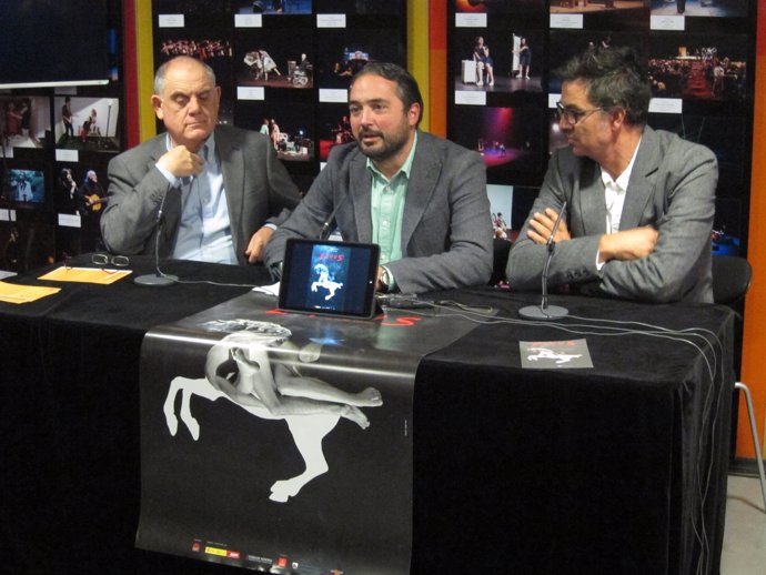 Oliva, Gómez y Macià en rueda de prensa