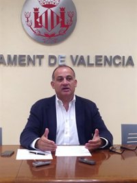 Calabuig denuncia que el Ayuntamiento destinará en 2015 el doble a pagar deuda que a inversiones para empleo