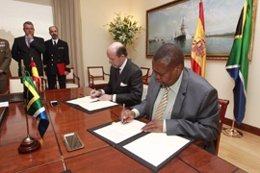 Firma de acuerdo entre España y Sudáfrica sobre cooperación militar