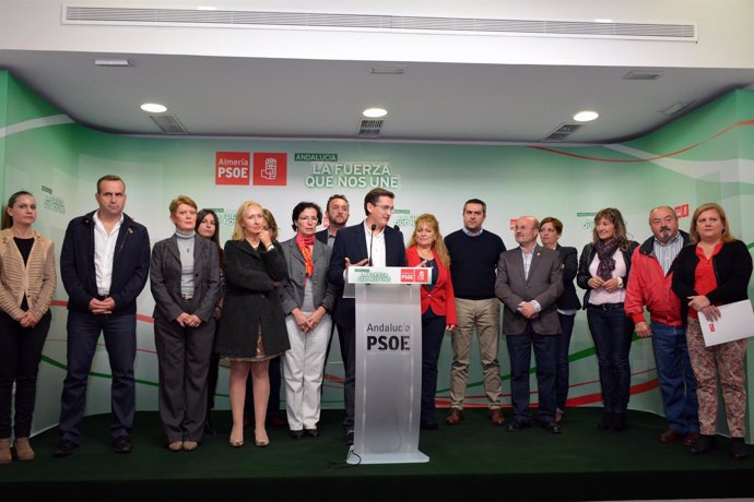 Sánchez Teruel junto a alcaldes del PSOE 
