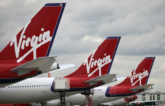 Aviones de Virgin airlines en el aeropuerto de Heathrow