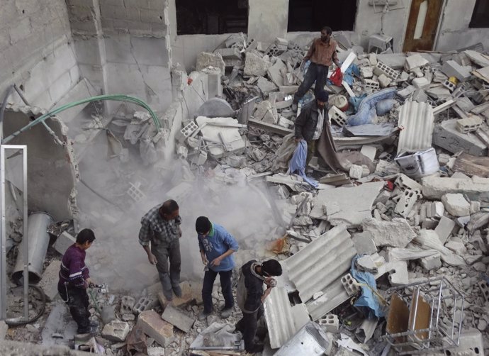 Residentes de edificios afectados por ataques aéreos 