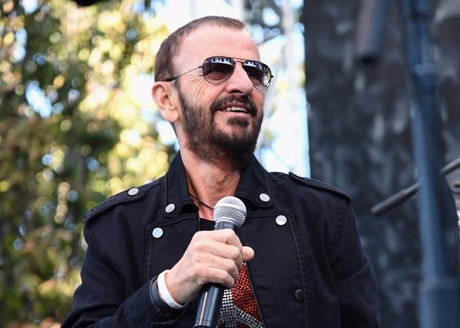 WEST HOLLYWOOD, CA - SEPTEMBER 21:  Musician Ringo Starr performs onstage during