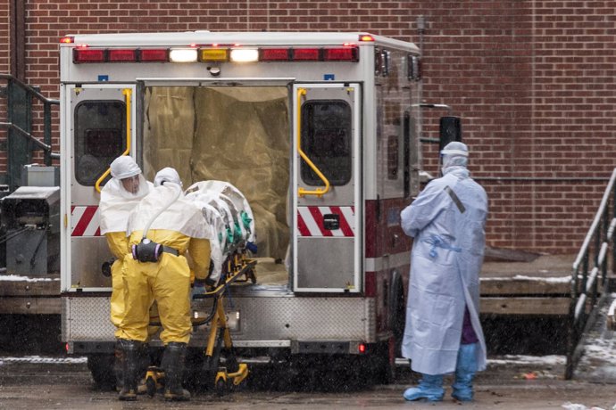 El doctor Martin Salia llega a hospital de EEUU para ser tratado por ébola