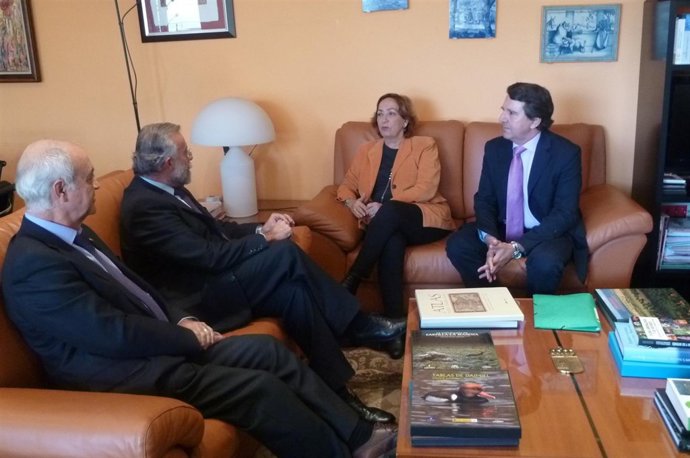María Luisa Soriano y Jaime Ramos en una reunión en la Consejería de Agricultura