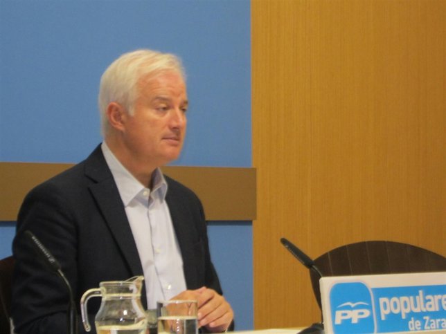 El portavoz del grupo municipal del PP, Eloy Suárez