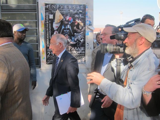 Amat, seguido por las cámaras, tras prestar declaración ante la juez