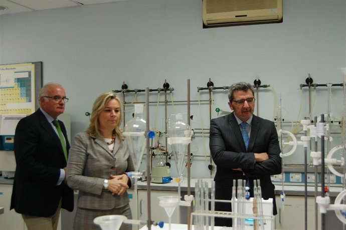 Ofrece análisis a firmas de distintos ámbitos como el agrario o  aeronáutico. 