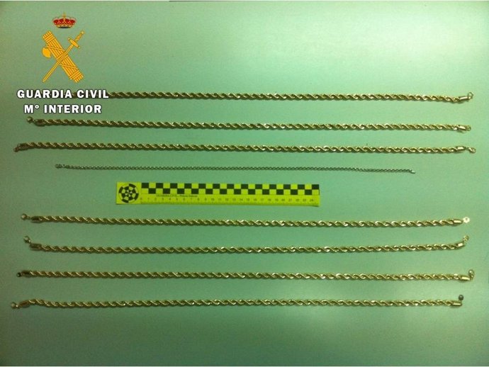 Joyas ocultas en la ropa de las detenidas