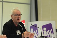 Cayo Lara avisa de que IU no caerá en la "sumisión" ni la "humillación" en un proceso de convergencia con Podemos