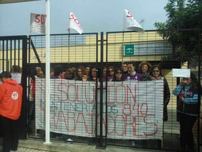Monitores en el encierro en un colegio de Bormujos (Sevilla)