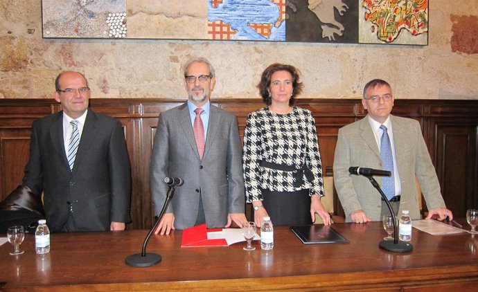 García cirac (2D) en la inauguración del  máster