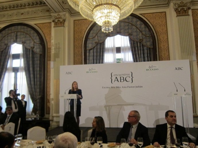 La ministra de Fomento, Ana Pastor, en Sevilla