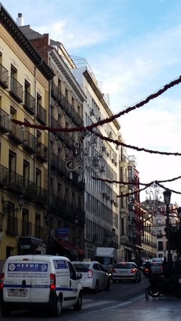 Instalación de luces de Navidad en Madrid