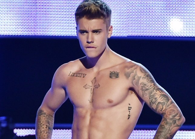   Singer-Songwriter Justin Bieber Presents Onstage A