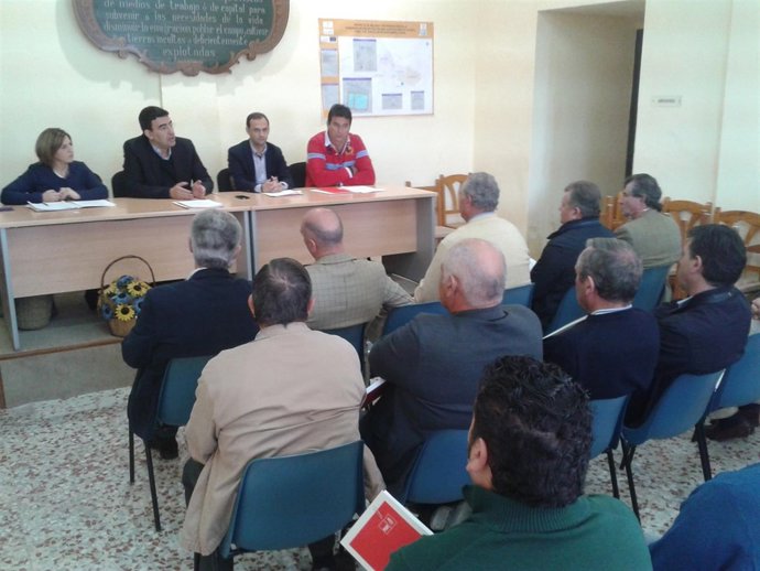 Reunión de Jiménez con Comunidad de Regantes de Bajo Guadalquivir