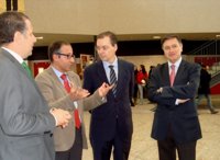 El CES cree que la recuperación económica debe notarse en los salarios e insta a apoyar la contratación indefinida