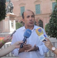 El PSOE asegura que Iniesta "mantiene su desprecio hacia los vecinos de pedanías" con el transporte público