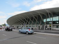 El aeropuerto de Bilbao invertirá 2 millones en mejoras y contará con un parking 'exprés' en salidas
