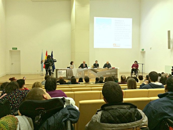 Tomás Castillo presenta su libro 'Avanzar en mi INdependencia'