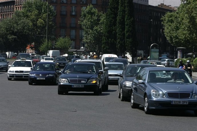 Recursos de tráfico. Carreteras. Coches. 