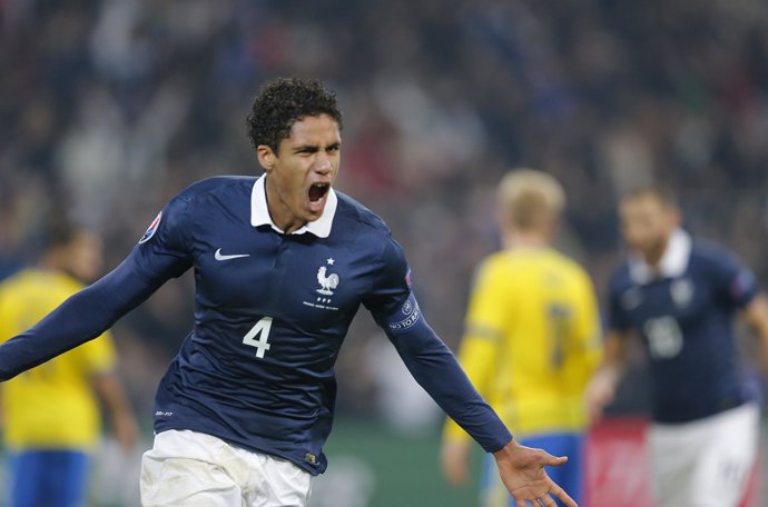 Varane celebra el gol con Francia