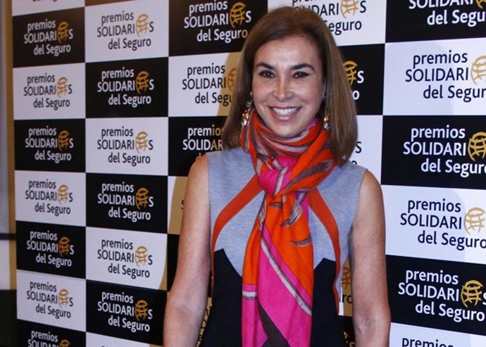 CARMEN POSADA ENCANTADA CON SER ABUELA 